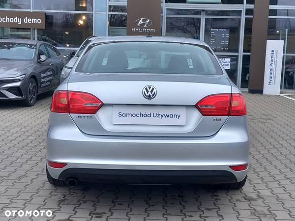 Volkswagen Jetta 1.6 TDI Comfortline - 8