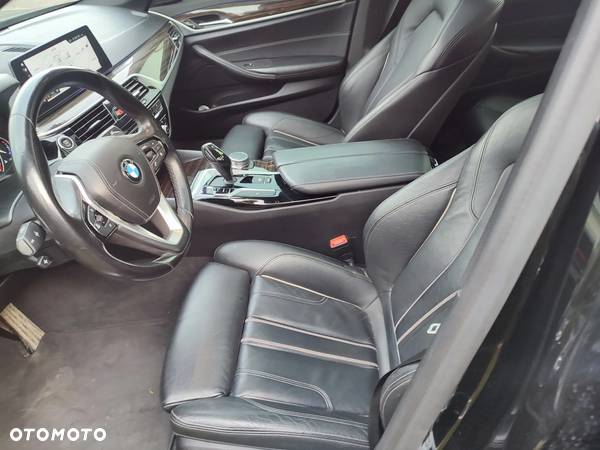 BMW Seria 5 530i GPF Luxury Line sport - 21