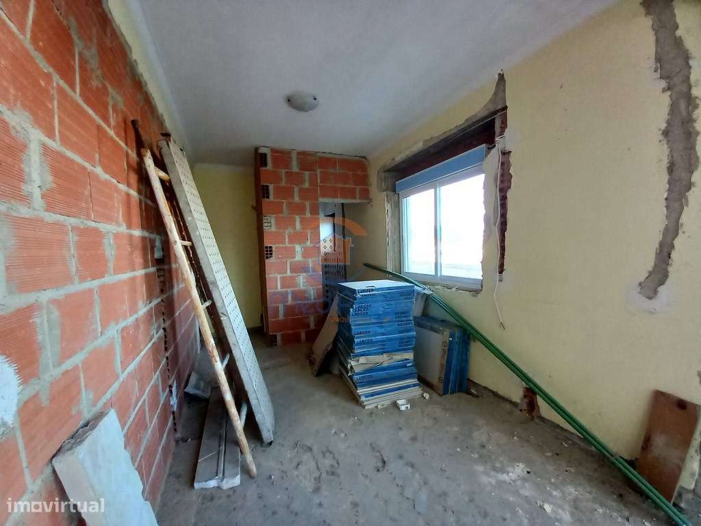 Apartamento T4 remodelado com varanda no Laranjeiro - Grande imagem: 5/37