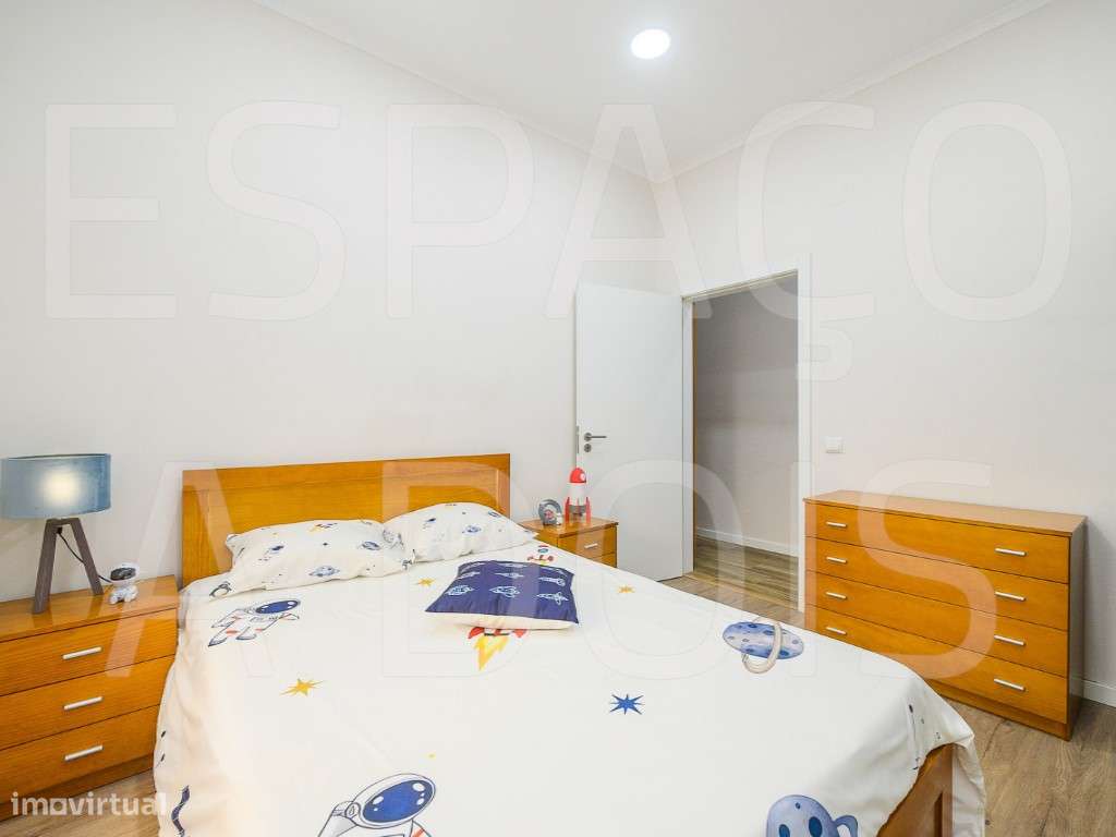 Amadora Centro | T3 Remodelado com 2 Suites e um Fantástico Logrado...-47
