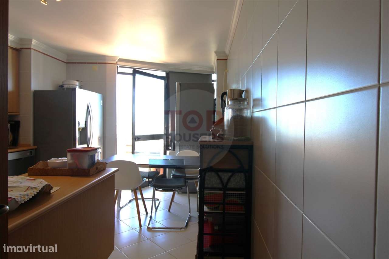 Penthouse T4+1 com Terraço Panorâmico e dois estacionamentos-49