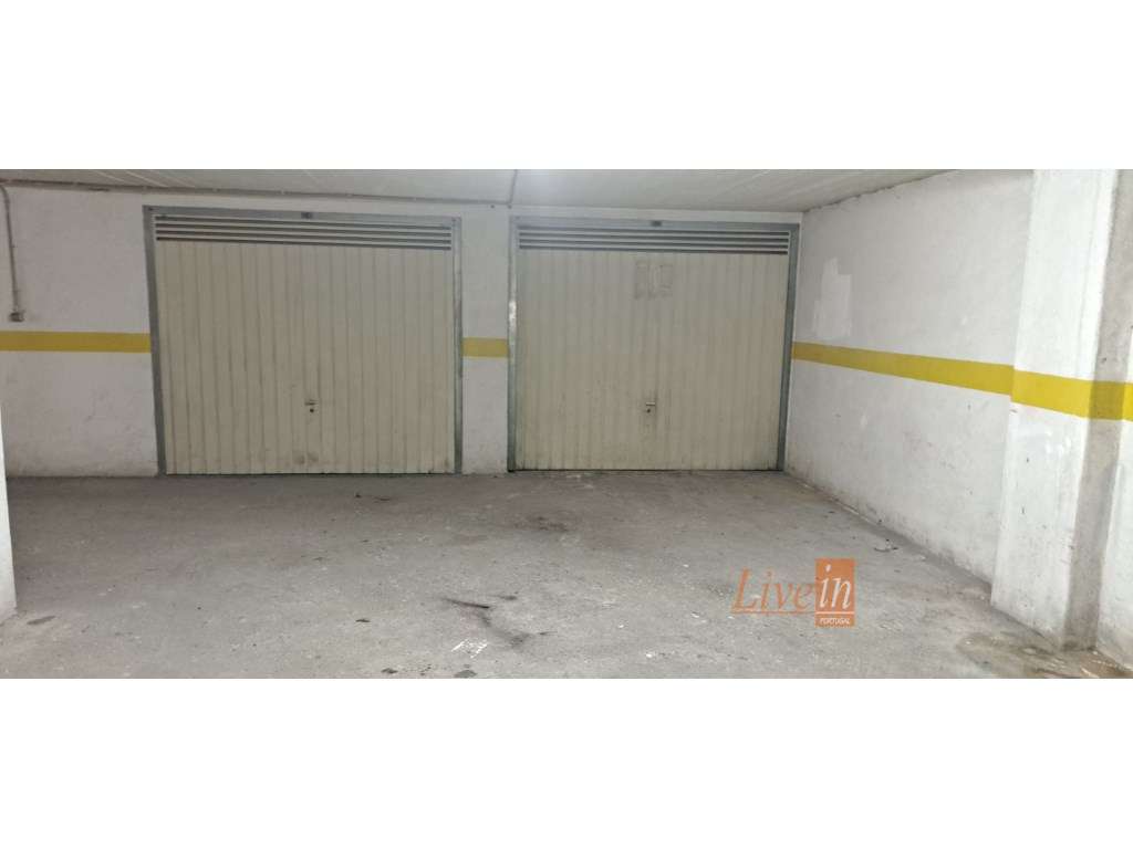 Garagem em Rio de Mouro - Grande imagem: 4/6