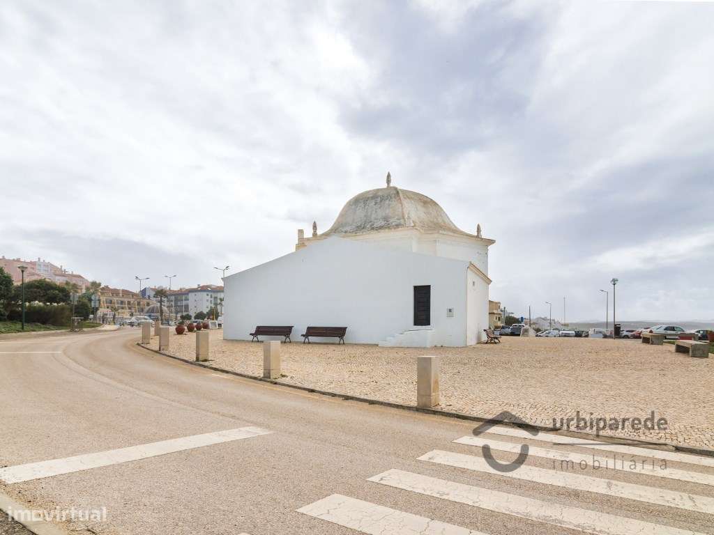 Moradia V4 em condomínio fechado no centro da Ericeira, com garagem.-45