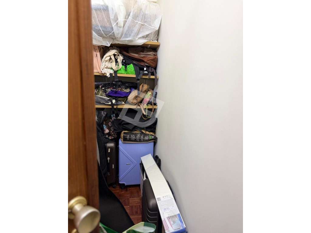 Apartamento T4 c/ Varanda - Av. Lourenço Peixinho-19