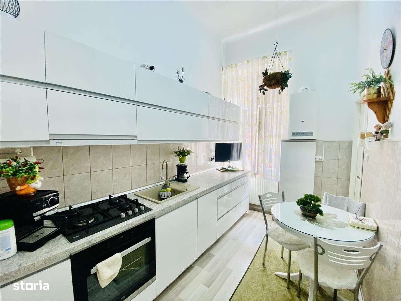 Ap. la vila in centrul Sibiului - 2 camere, pivnita, curte - 65 mpu-0