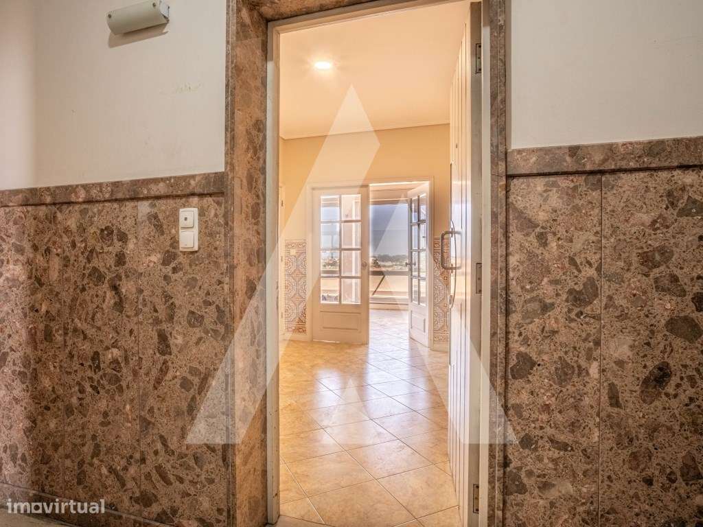 Apartamento T4 com Terraço de 90 m² no Centro de Aveiro-8