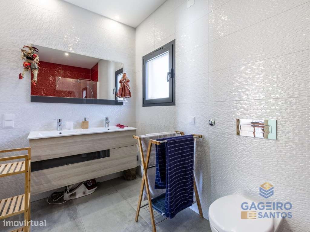 Moradia Térrea T3 Contemporânea com Piscina-27