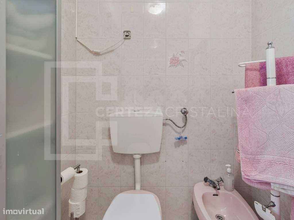 Apartamento T2 com varandas na Baixa da Banheira-17