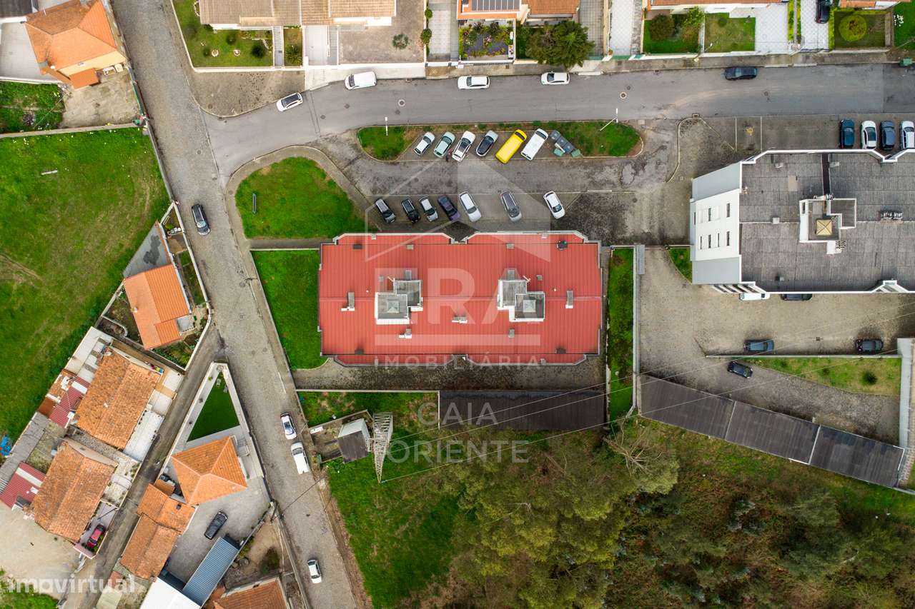 Apartamento T2 moderno com garagem em Grijó-5