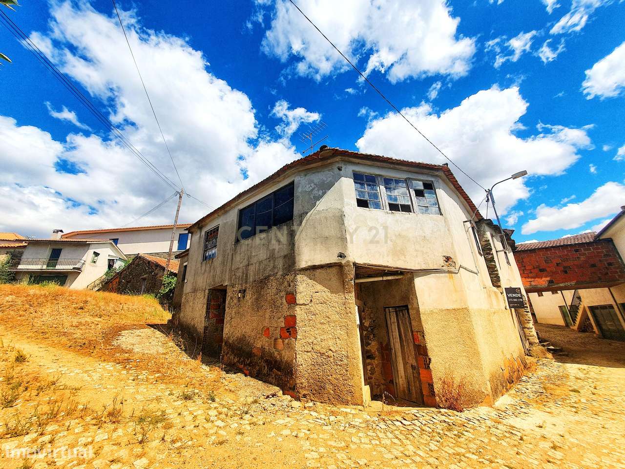 Moradia para reconstruir em Vilarinho Cova de Lua - Grande imagem: 4/9