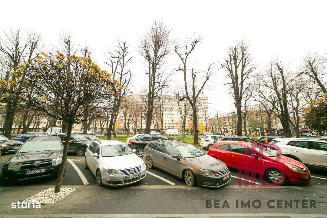 Apartament 3 camere , renovat complet, etaj 1, B-dul Revoluției-1