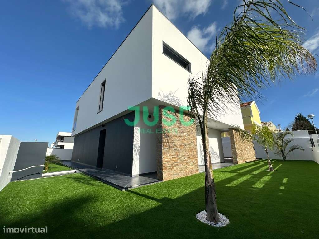 Moradia isolada, T4 com 3 suítes e piscina em Azeitão, PRONTA A HAB... - Grande imagem: 4/42