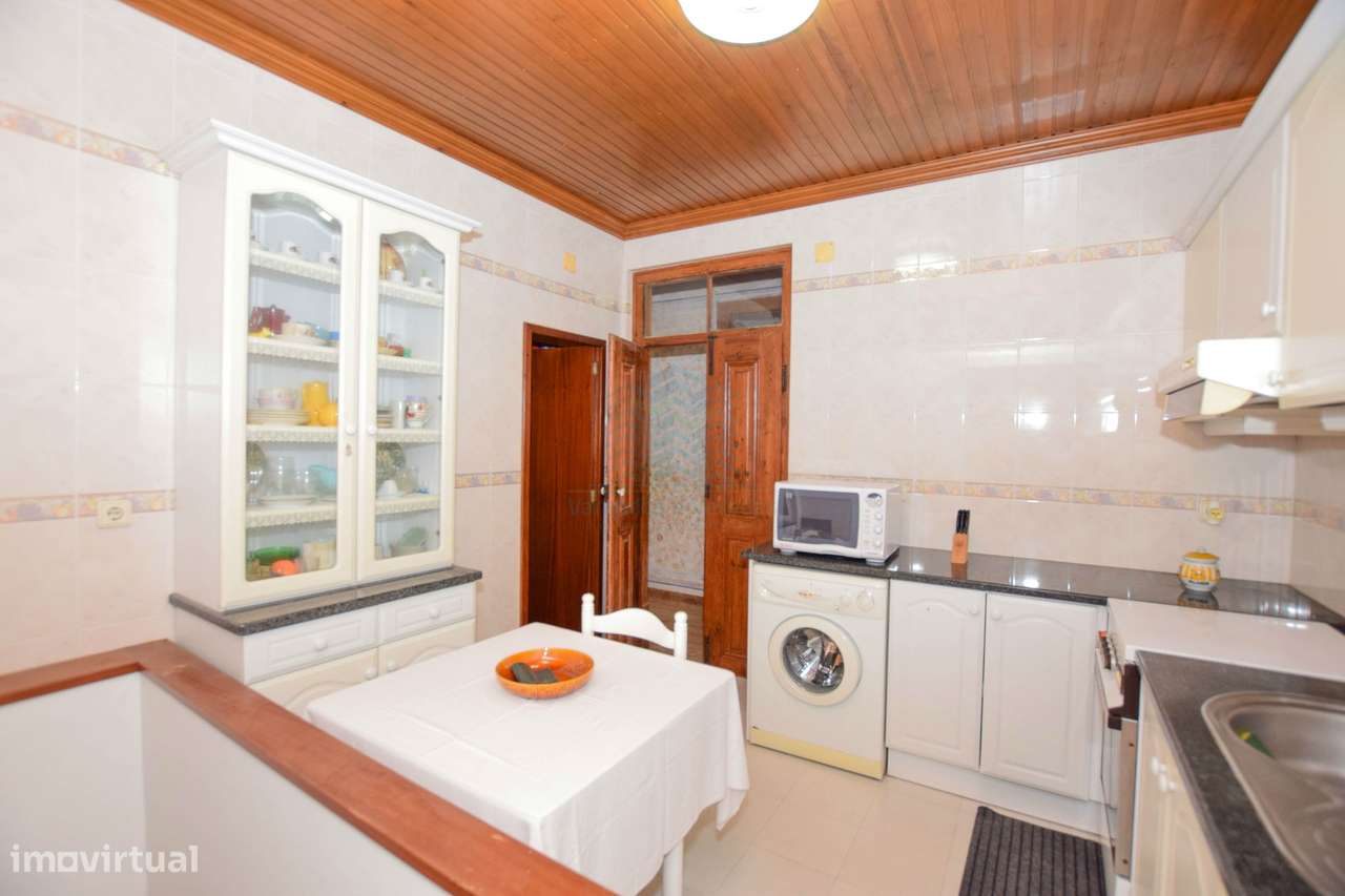 Moradia T7 com Garagem e Armazém - Alcorochel - Torres Novas-6