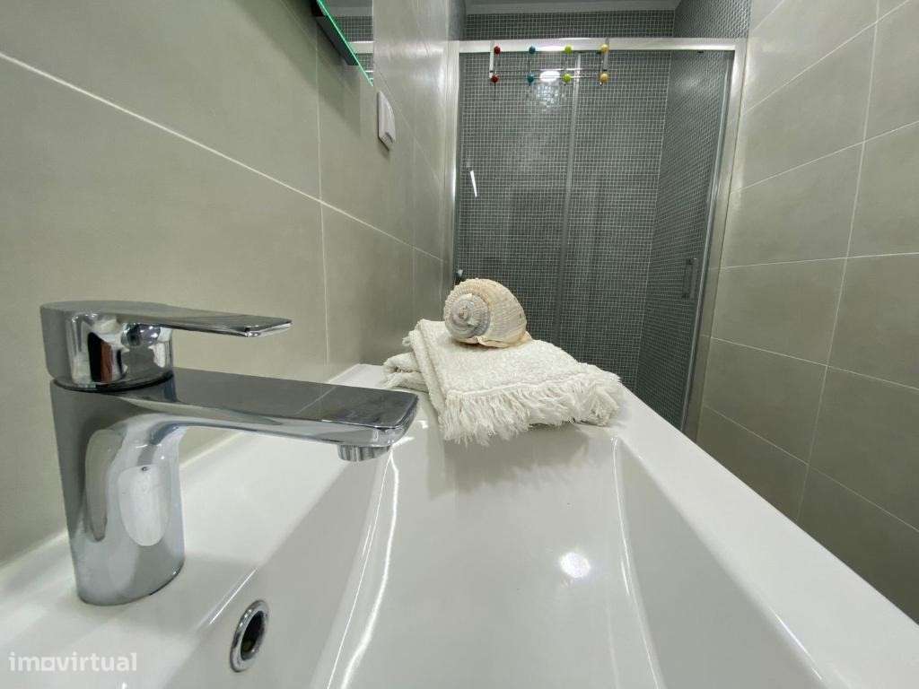 Vende-se moradia T8 junto á Praia da Assenta-29