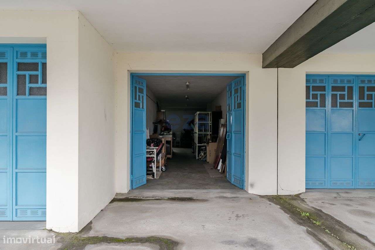 Loja, 169 m², Candoso São Tiago e Mascotelos-20