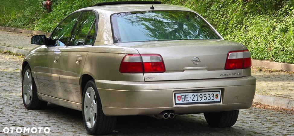 Opel Omega 3.0 Executive - 10