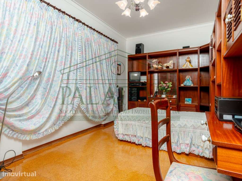 Moradia T5 centro da Charneca da Caparica-7