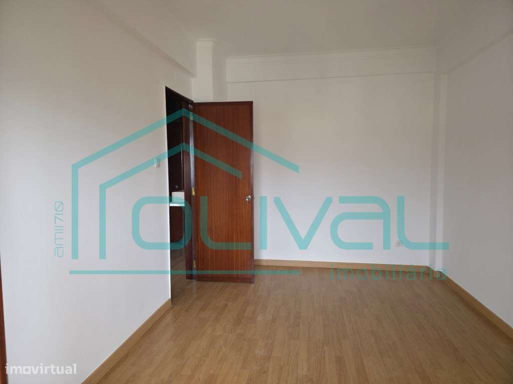 Agradável T1 localizado no c entro de Alverca - Grande imagem: 4/13