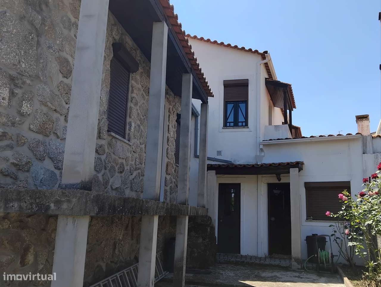 Moradia de Grande Dimensão com Potencial Habitacional, Turístico e de-6