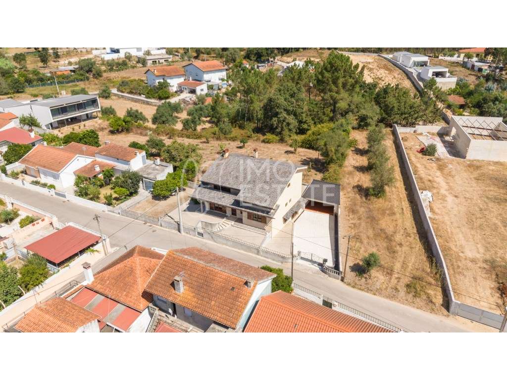 Moradia Isolada T4 Antuzede-46