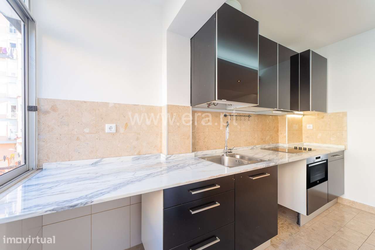 T2 Totalmente Remodelado a 5 Minutos do Metro — Odivelas - Grande imagem: 3/30