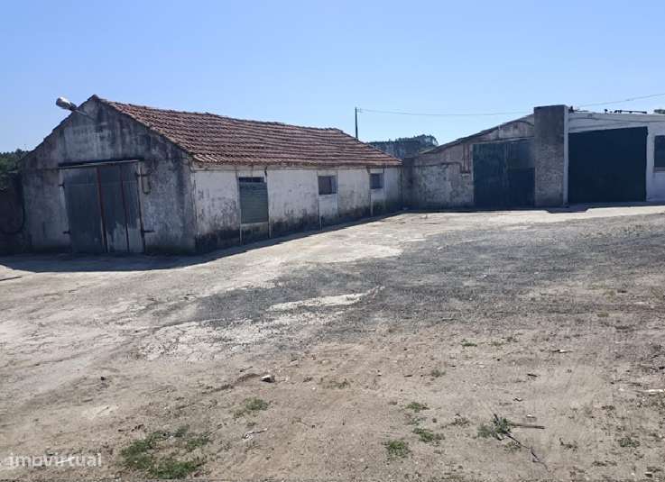 Moradia/quintinha T4 Isolada com Terraço e Garagem-5