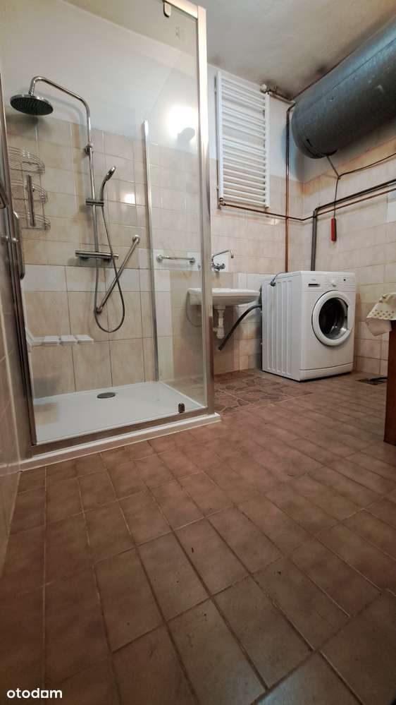 Przedwojenny dom na wzgórzu ze stodołą i stajnią-9