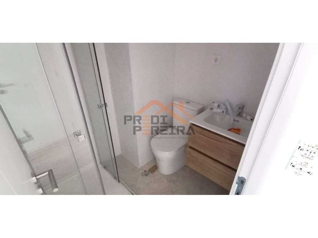 Apartamento T3 totalmente remodelado - Santo António dos Cavaleiros... - Grande imagem: 4/24