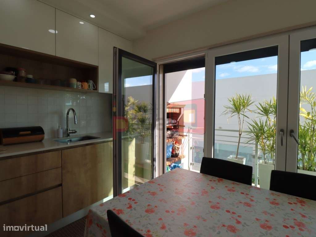 APARTAMENTO T3 COM GARAGEM BOX - MONTIJO-20