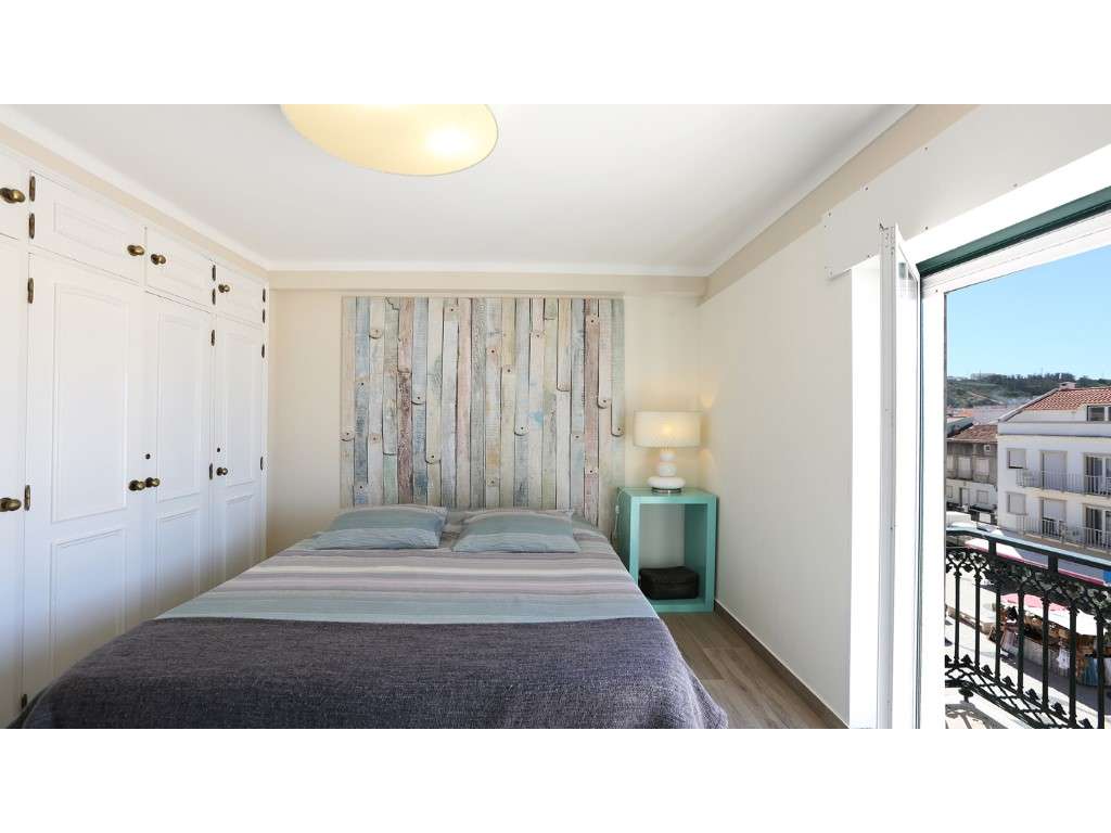 Apartamento T1 + Sotão em Primeira Linha de Mar na Nazaré-13