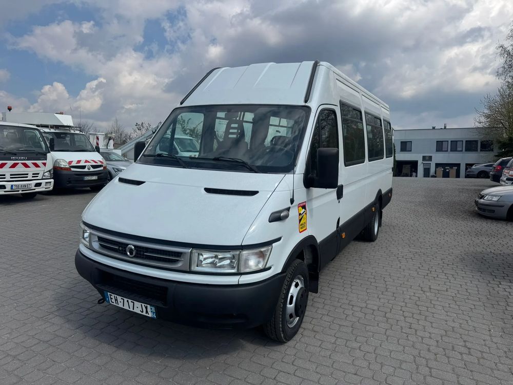 Irisbus Iveco daily klima tylko 157 tyś km z wojska francuskiego 17 osobowy 2006