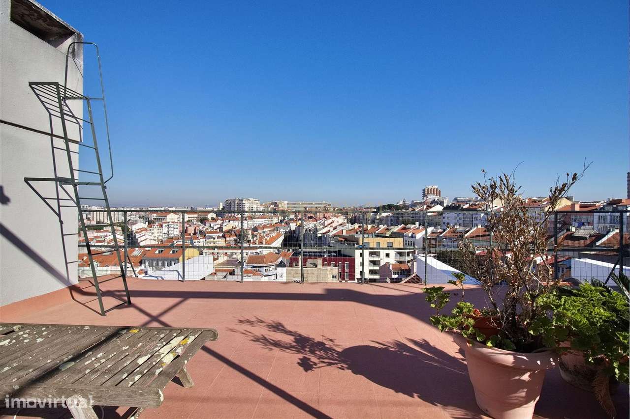 Apartamento T6 com Terraço e Vista 360º em Campolide - 314m²-36