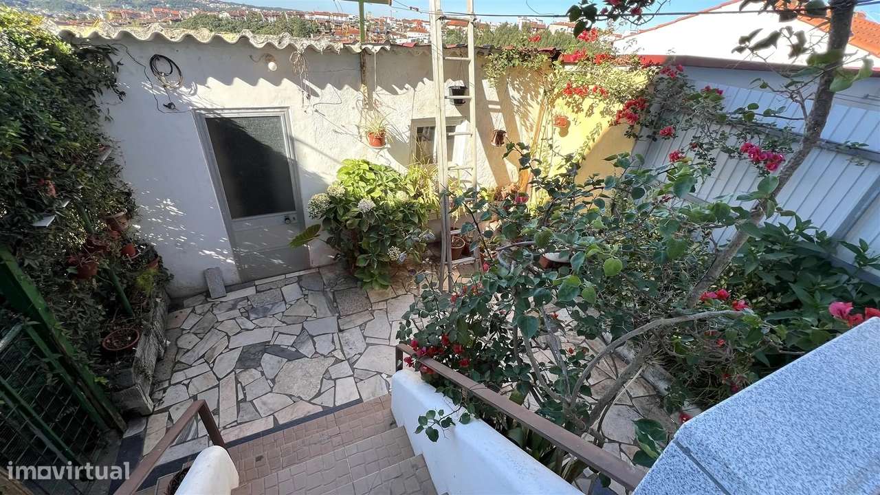 Apartamento T2 com Terraço e Anexo | Olivais-21