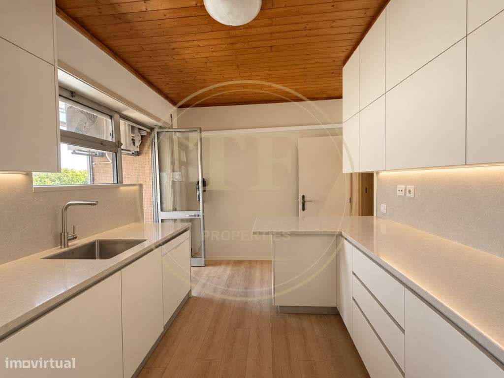 T3 Renovado com Garagem, a 600 m da Praia e junto Apeadeiro de Fran...-14