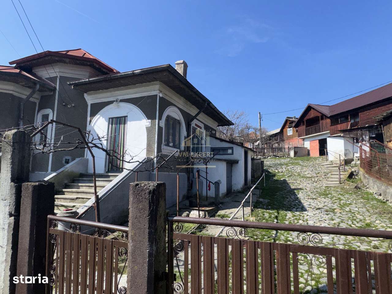 CASA 3 CAMERE+ANEXA 2 CAMERE GARAJ TEREN 2430MP BEREVOIESTI ARGES - Imagine principală: 1/20