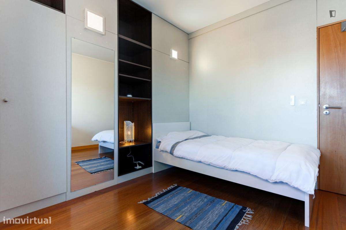 Quarto - localizado em Pedrouços Porto - Grande imagem: 5/10