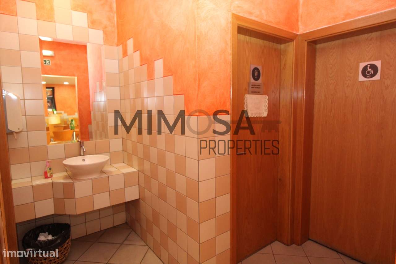 Cafetaria ampla em zona central de Lagos - Grande imagem: 5/10