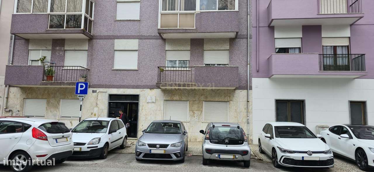 T3 em Almada com logradouro/ Excelente Localização-16