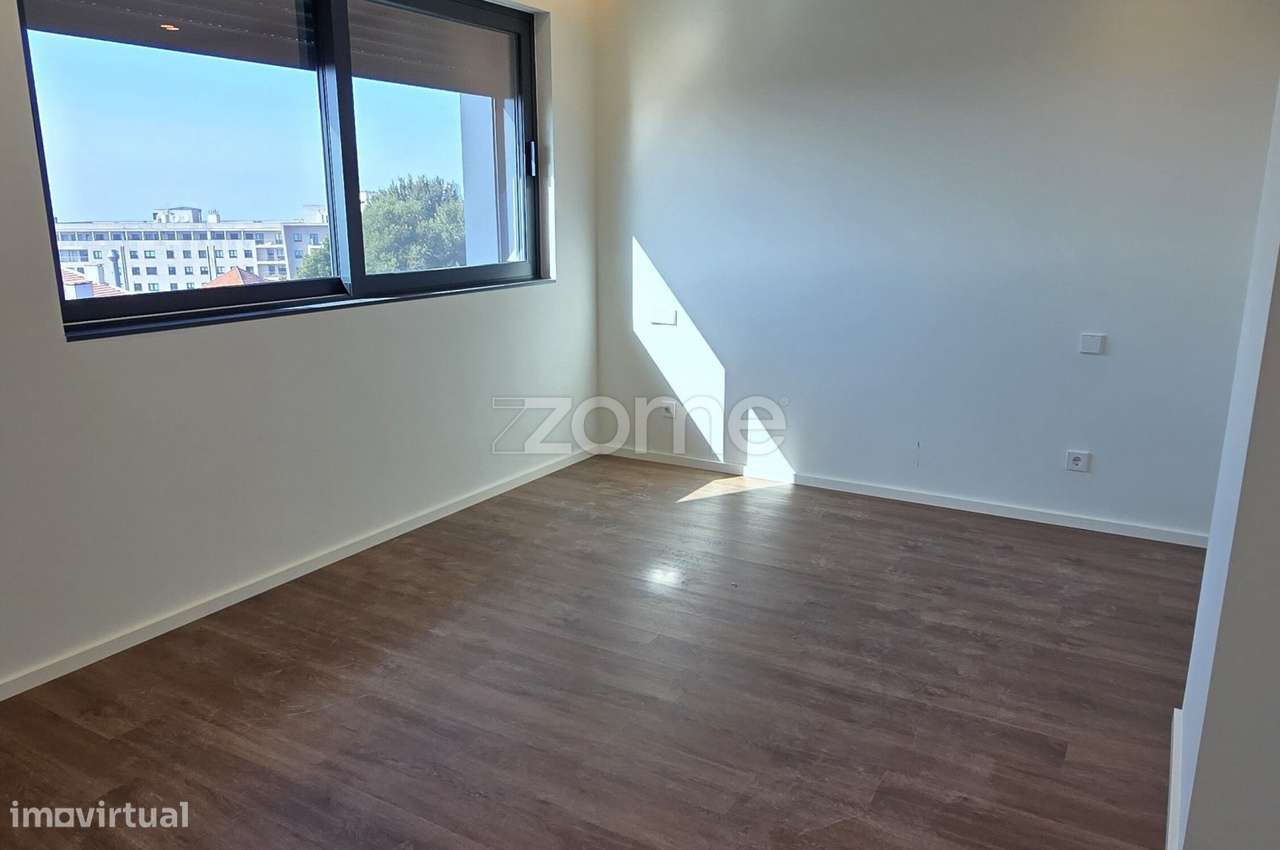 Apartamento T3 na Avenida da República, em Vila Nova de Gaia. - Grande imagem: 3/18