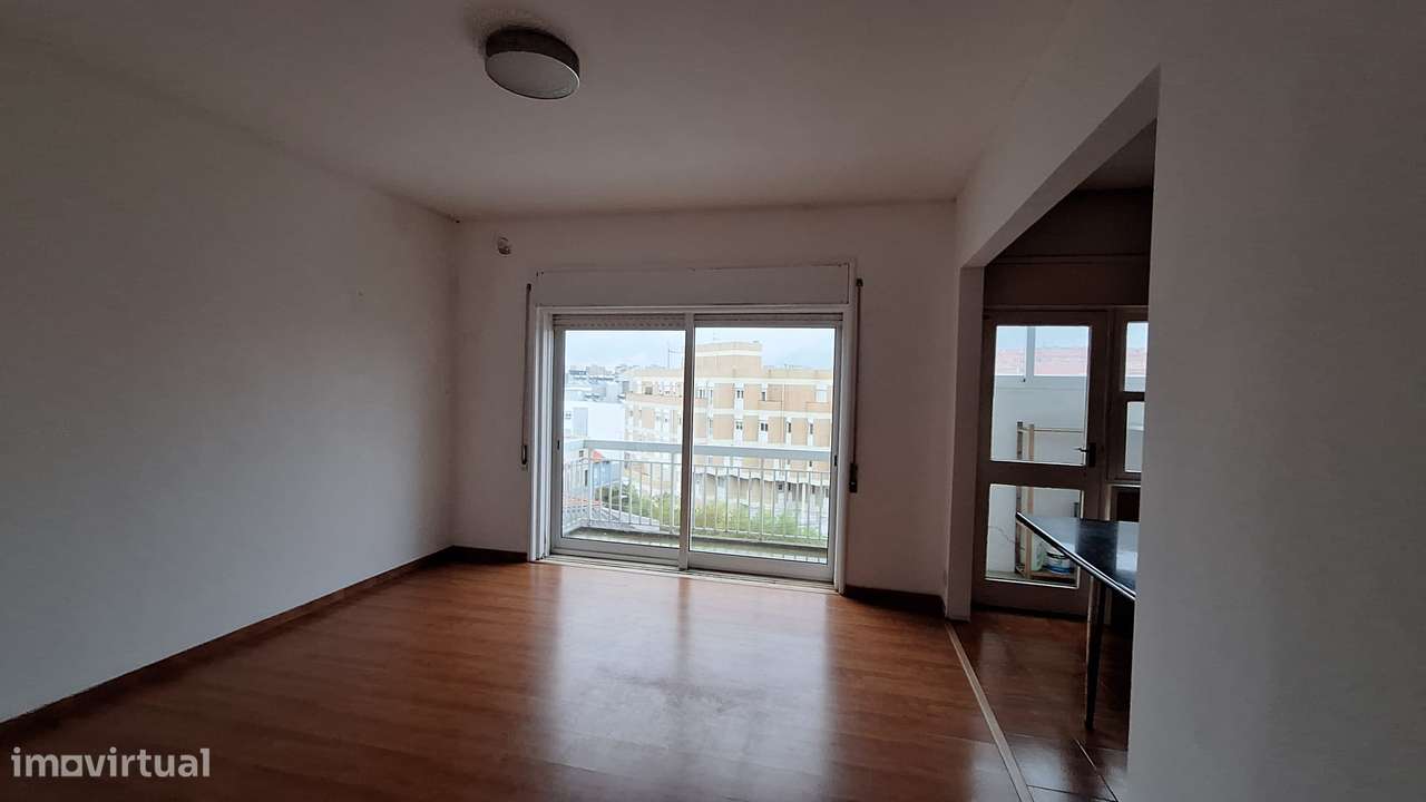 Apartamento T2+1 junto ao Metro Francos com garagem - Grande imagem: 4/15