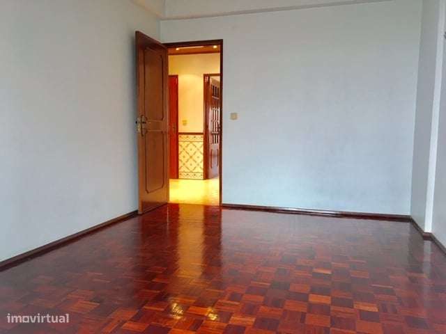 T2 em bom estado geral no Carregado - Grande imagem: 5/7