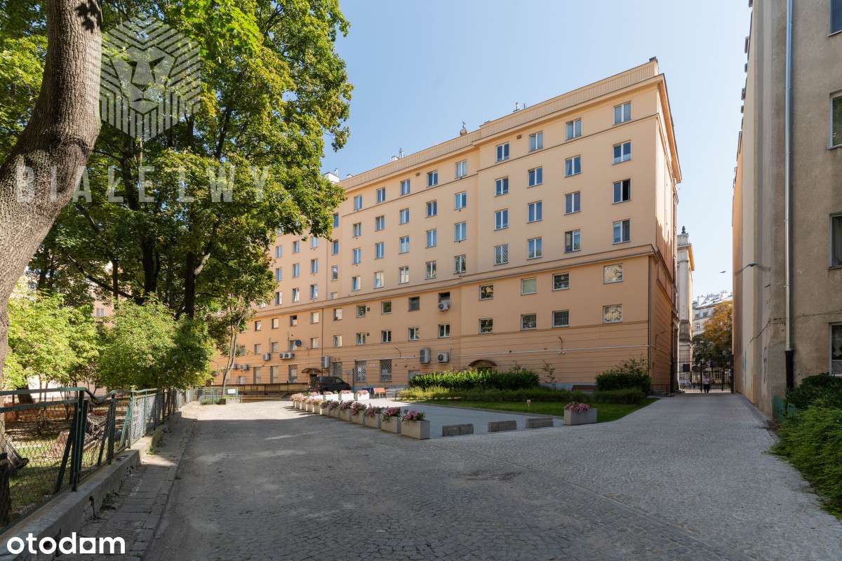 Mieszkanie w kamienicy przy stacji M.Politechnika-13