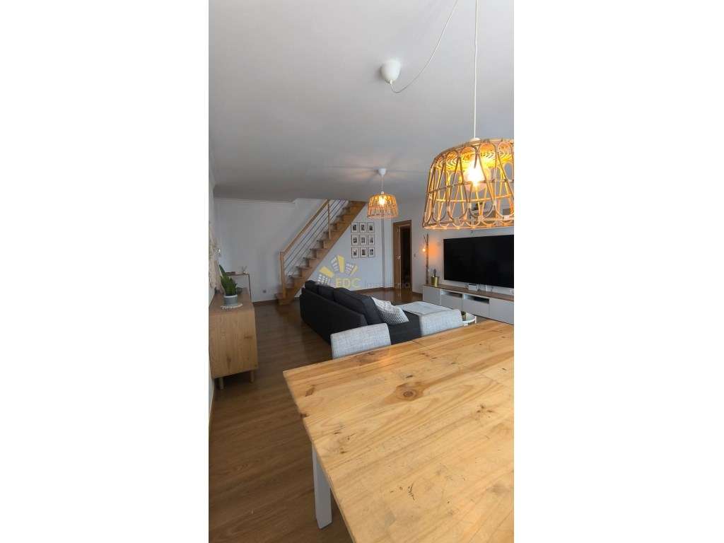 Apartamento Duplex T2+1 com Parqueamento, Arrecadação e Varanda | E...-5