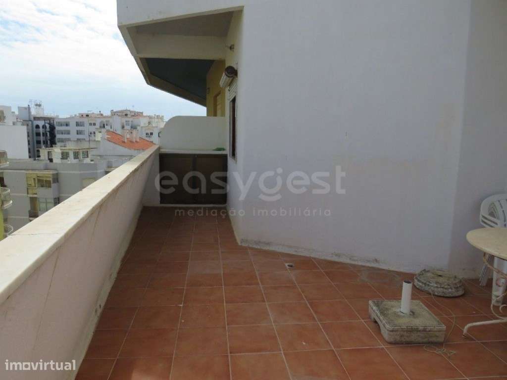 Apartamento T2 com terraço localizado na Vila de Armação de Pêra - Grande imagem: 4/26