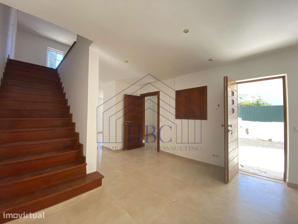 Moradia T4 com Amplo Jardim e Potencial de Remodelação em Alcabidec...-14