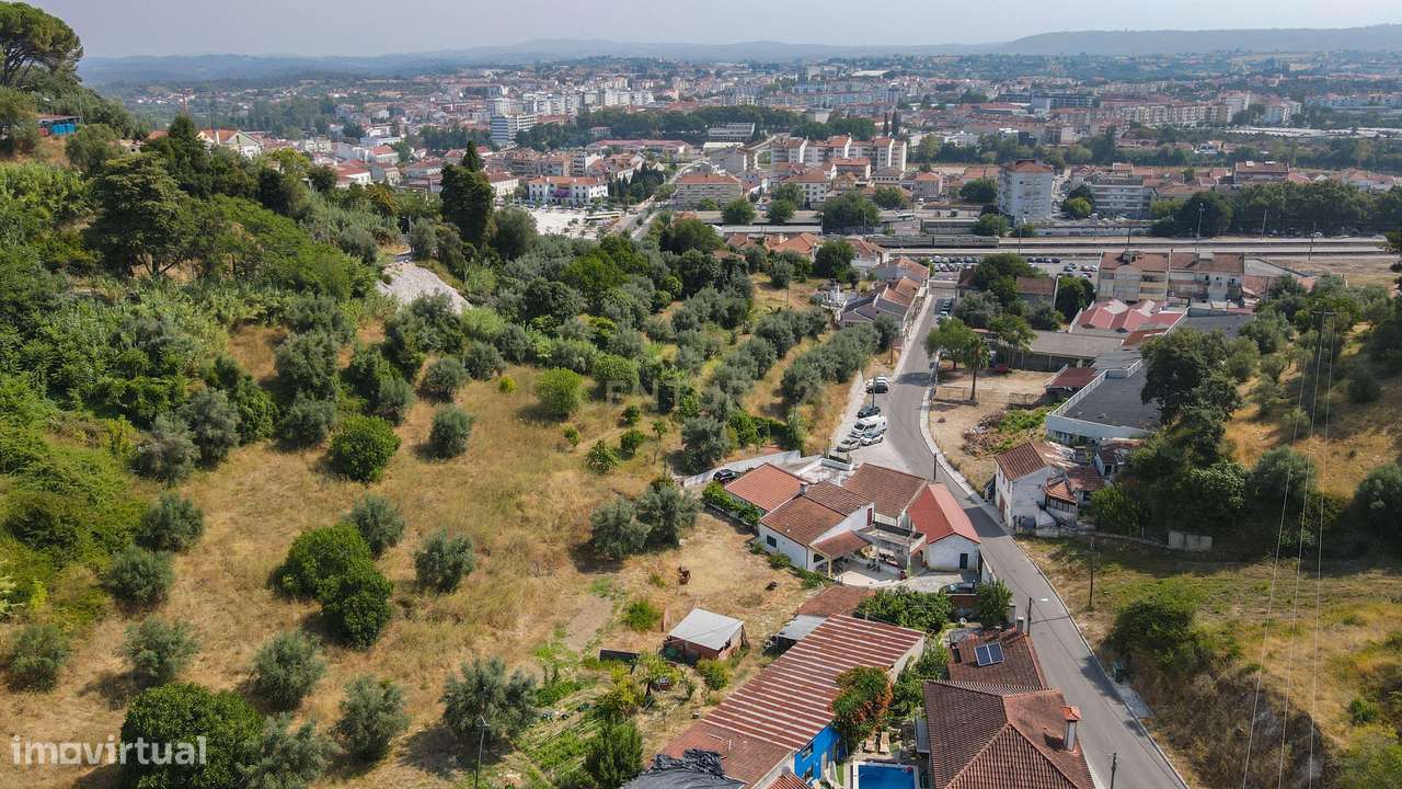 Moradia T2 com Terreno 7600m2 em Tomar-38