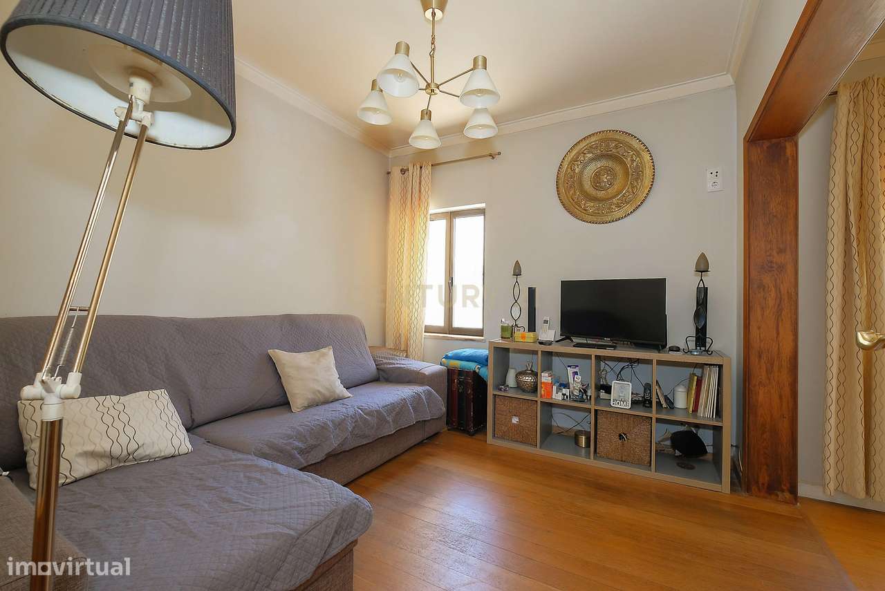 Apartamento T3  remodelado no Pragal-9