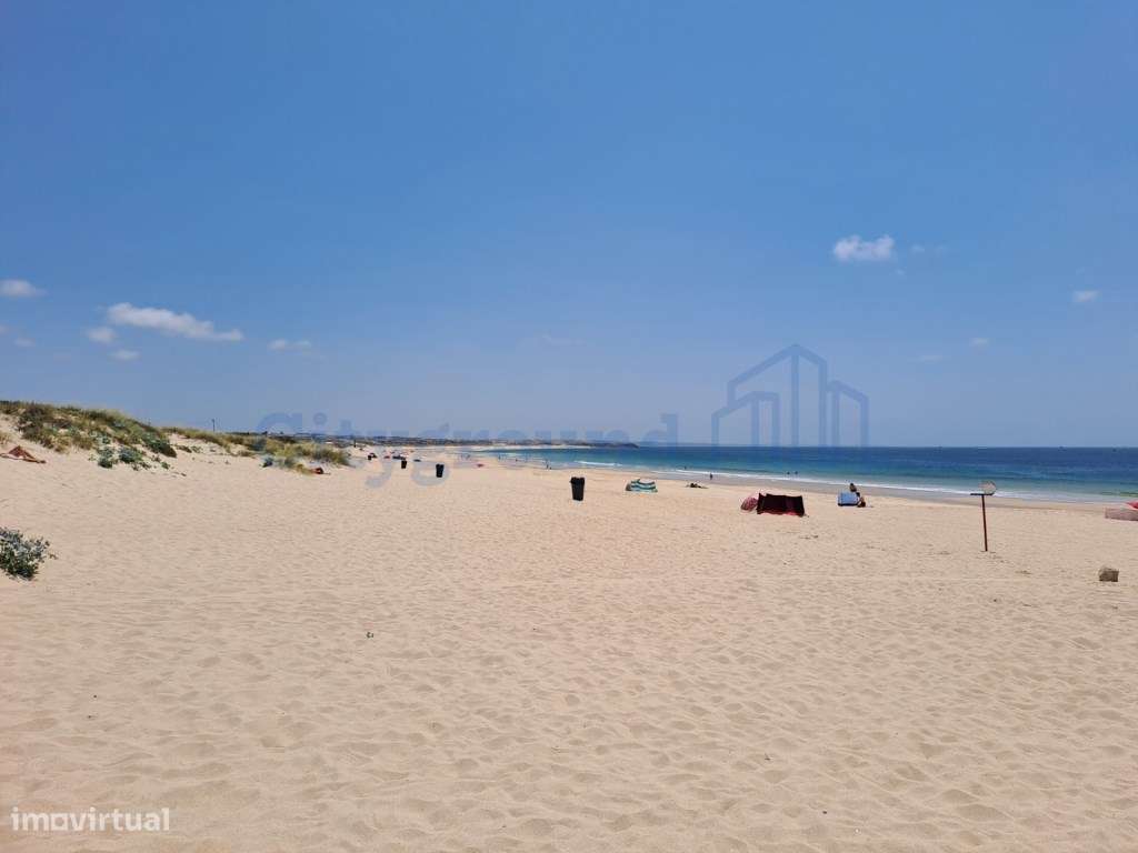 Moradia Geminada com 2 suítes junto à praia dos Supertubos-19