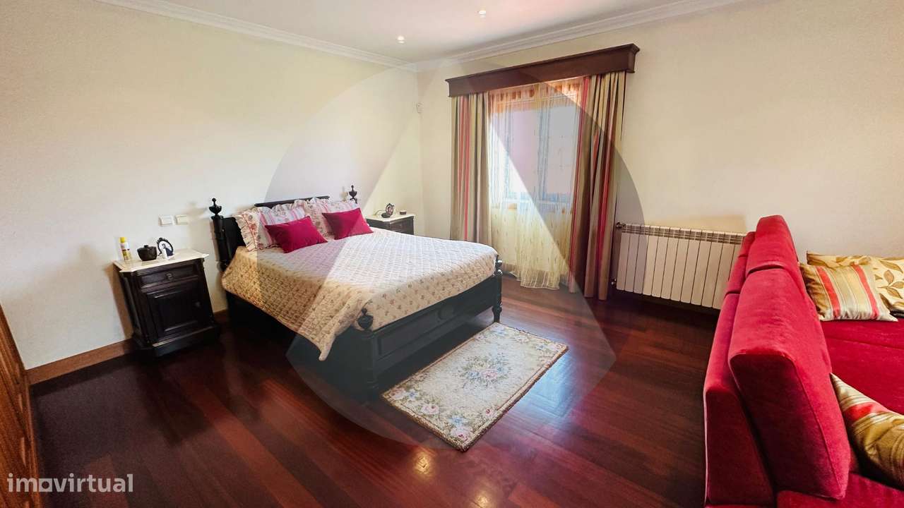 Fantástica moradia T6 c/ piscina-14