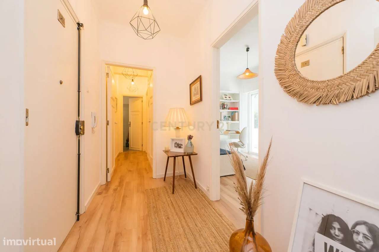 Excelente T2 Totalmente Remodelado | Monte Estoril-9